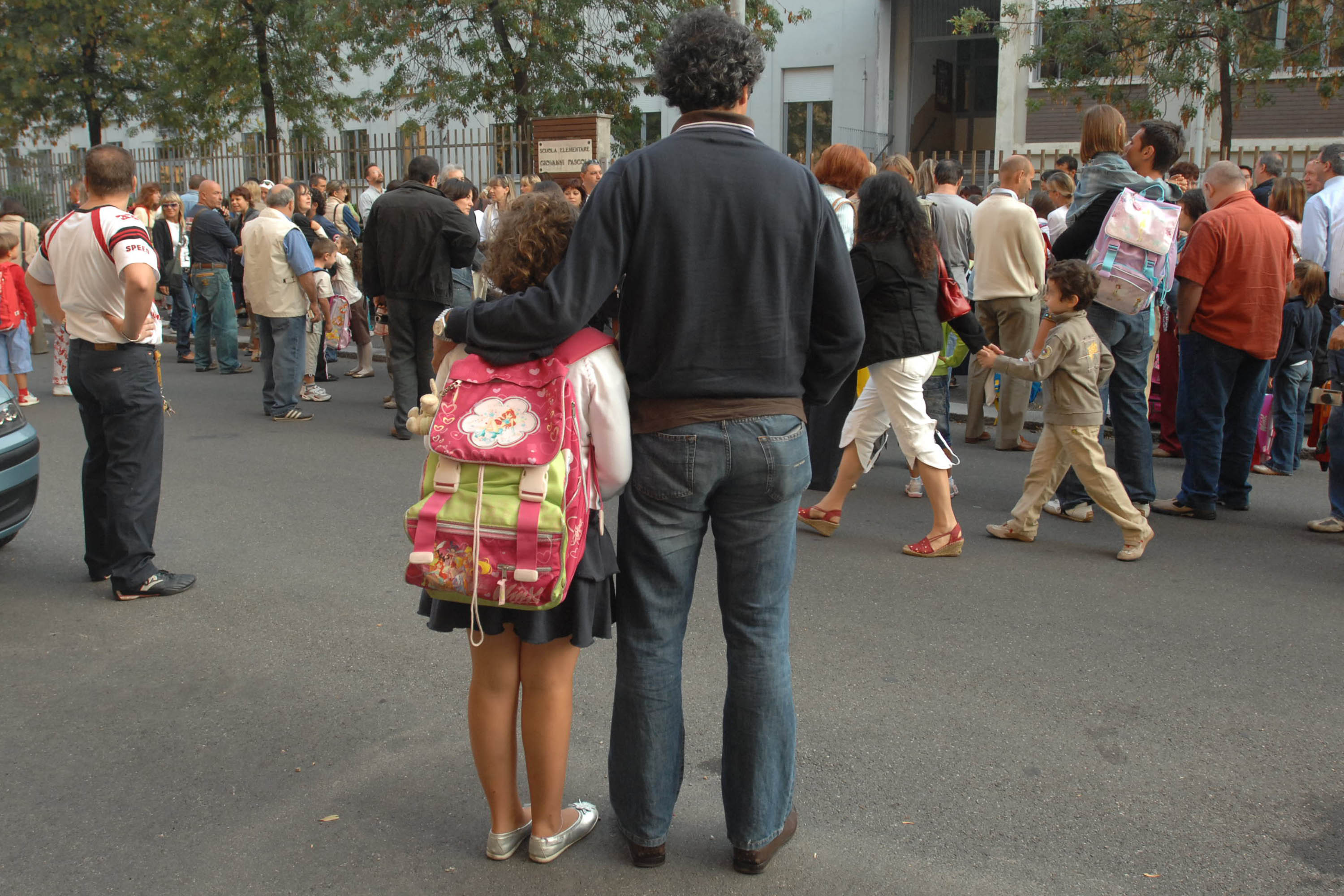 Studenti delle medie vanno accompagnati e ripresi dai genitori