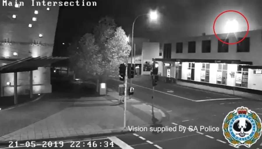 Meteorite illumina il cielo in Australia, il video lascia a bocca aperta (VIDEO)