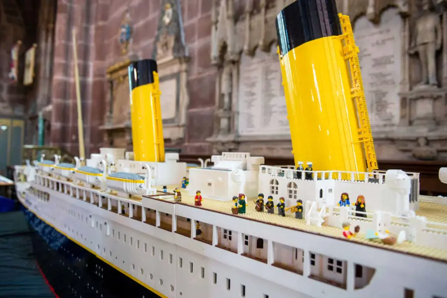 Titanic Lego in mostra distrutto da due bimbi: multa di 1500 euro