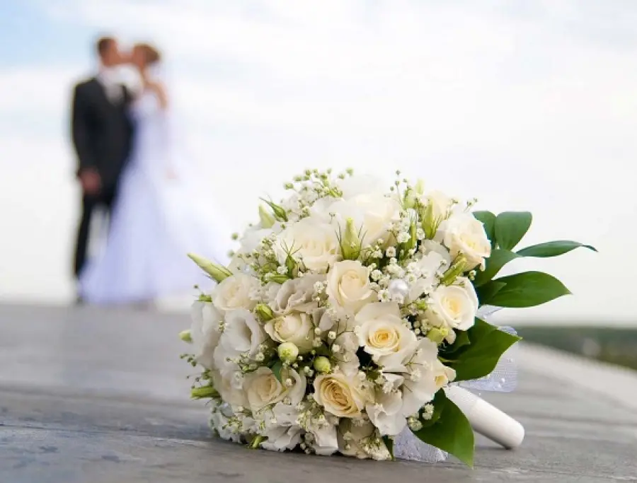 Rissa alle nozze: il padre dello sposo attacca figlia, moglie e suocera