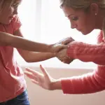 Ceffoni e sculaccioni ai bimbi rovine del rendimento scolastico