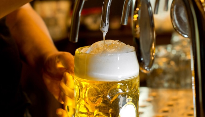 Offro lavoro: cercasi bevitori di birra, dietro stipendio