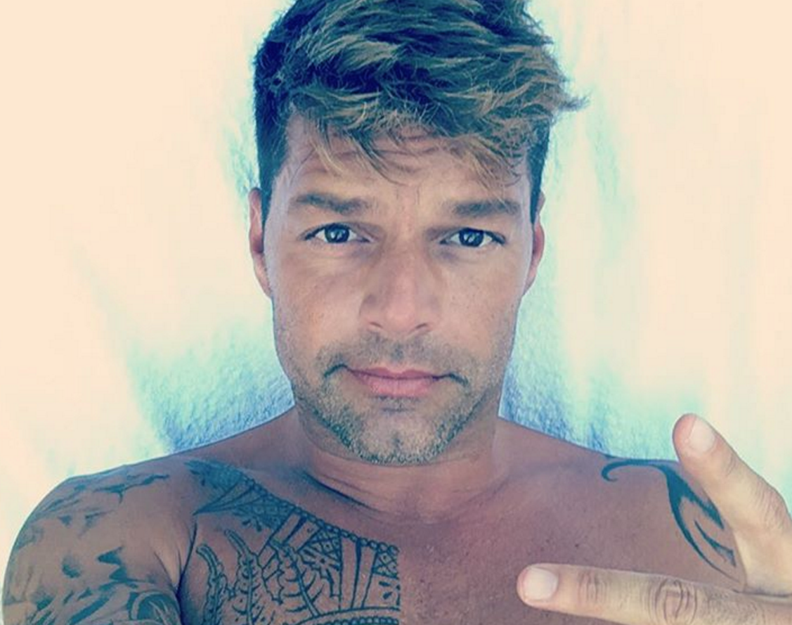 Ricky Martin affranto per la scomparsa del fratello, appello su Instagram