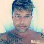 Ricky Martin affranto per la scomparsa del fratello, appello su Instagram