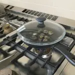 Cozze e vongole cucinate male, epatite A imperversa a Napoli