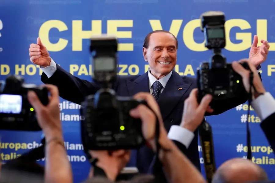 Berlusconi demolisce Di Maio a Fiuggi: 'Meteorina della politica'