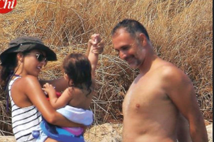 Raoul Bova ingrassato e brizzolato al mare con Rocio e Luna