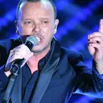 Gigi D'Alessio: 80.000 euro per cantare a Pratola Serra, polemiche