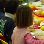 Mensa scolastica miraggio per molti studenti italiani, indagine Save the Children
