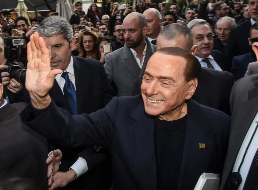 Silvio Berlusconi spende 6 milioni per due ville in Sardegna
