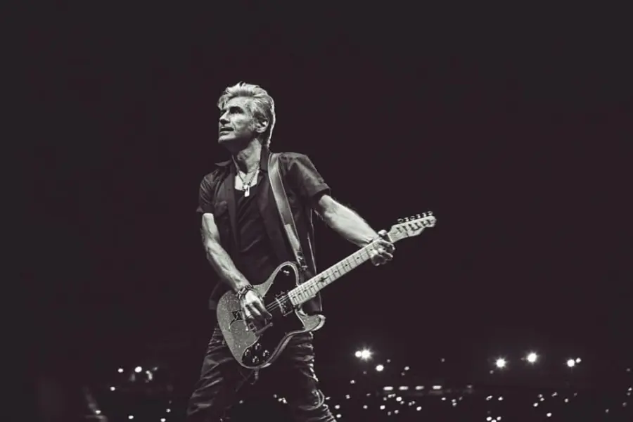 Ligabue archivia intervento alle corde vocali e riprende tour