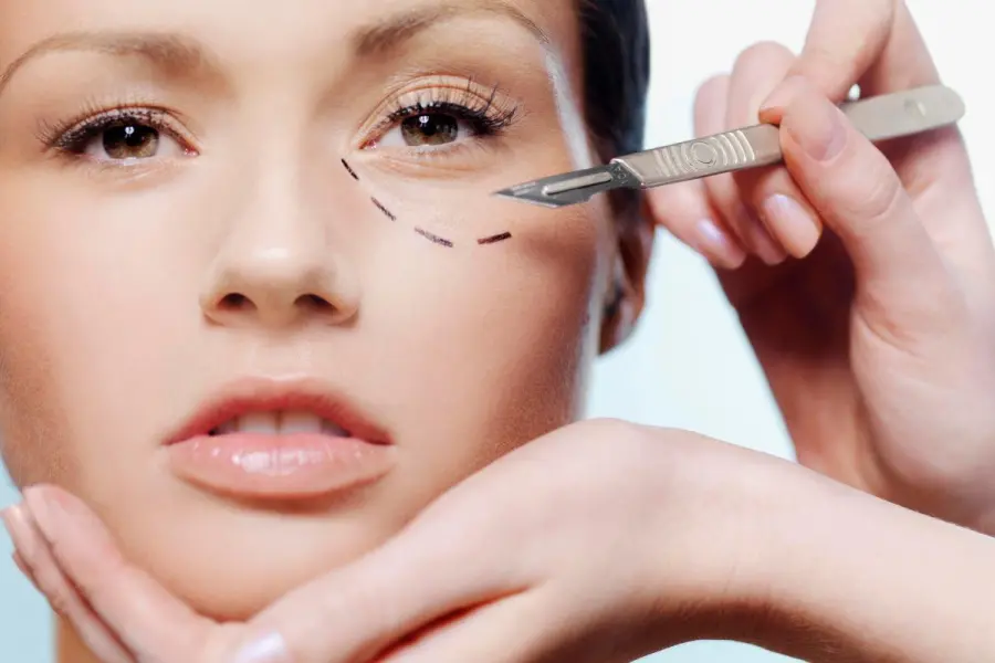 Cerchi un chirurgo plastico su Instagram? Attenzione