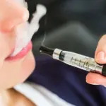Fumi sigarette elettroniche? Rischi di passare alle classiche 'bionde'