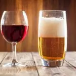 Un bicchiere di vino o una pinta di birra al giorno toglie il medico di torno: benefici supererebbero rischi