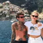 Chiara Ferragni esibisce lato b a Taormina e fa ingelosire Fedez
