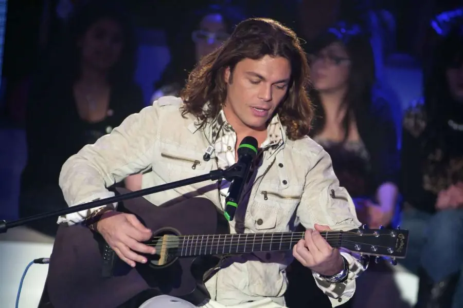 Gianluca Grignani salta la Festa del Vino, ma non per l'ironia di Selvaggia Lucarelli