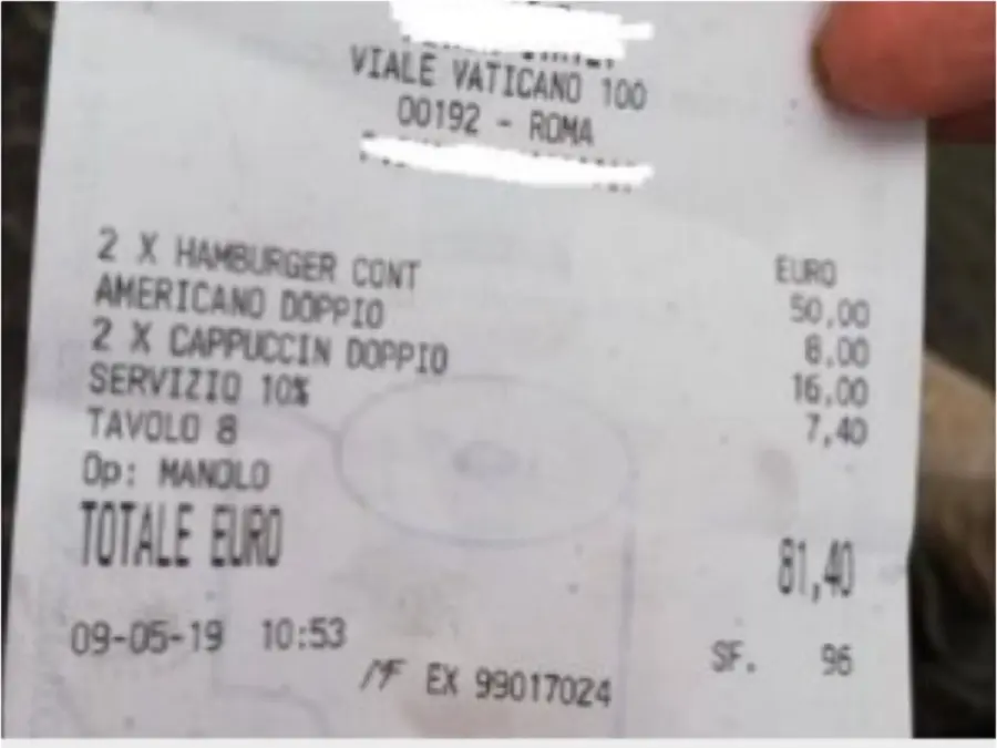 Turisti truffati a Roma, scontrino alle stelle, la foto: 50 euro per due hamburger