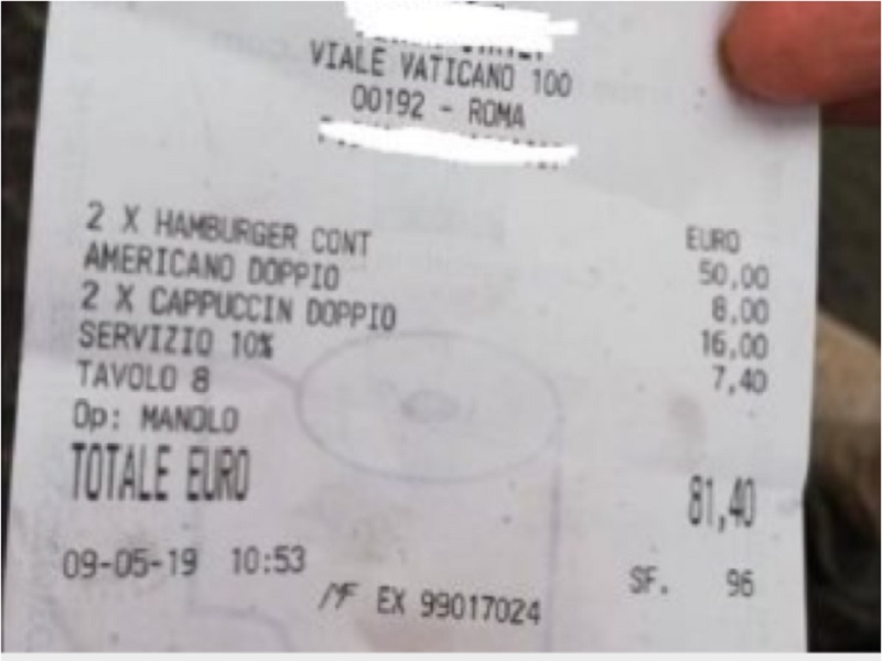 Turisti truffati a Roma, scontrino alle stelle, la foto: 50 euro per due hamburger