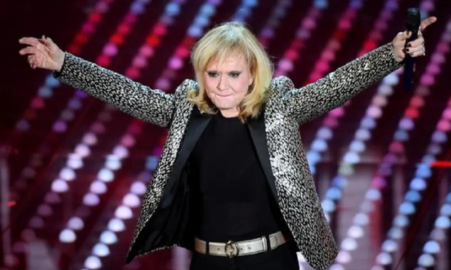 Rita Pavone schiantata dal web per una foto condivisa su Fb