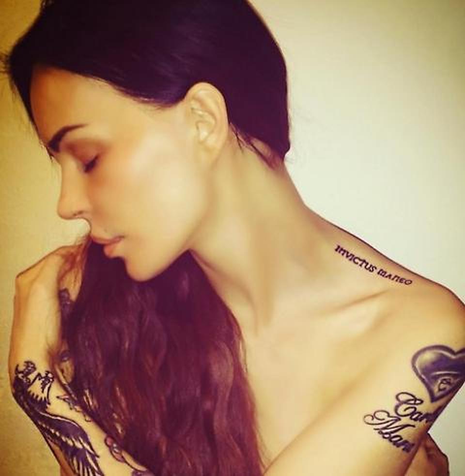 Nina Moric cerca colf non bellissima e muta: annuncio su Fb