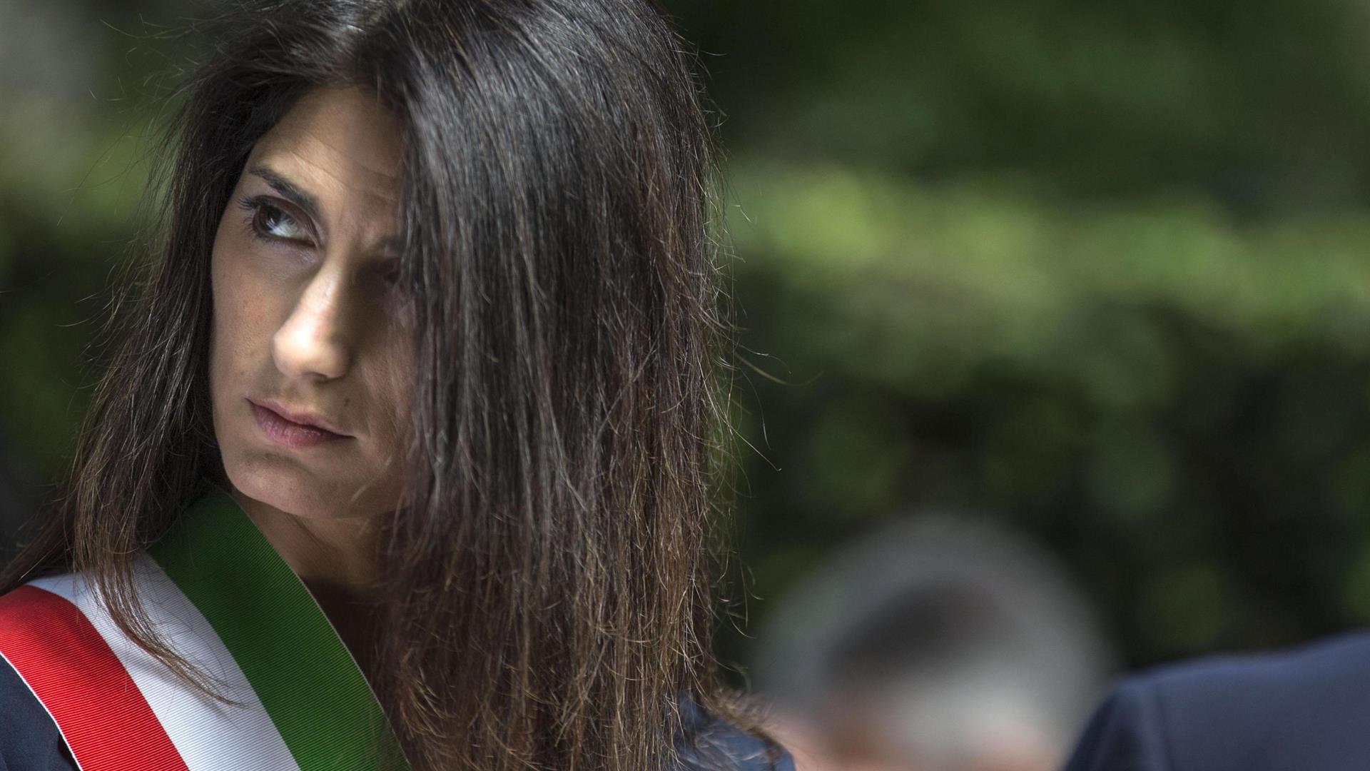 Virginia Raggi pretende fondi extra dal Governo perché Roma è la Capitale