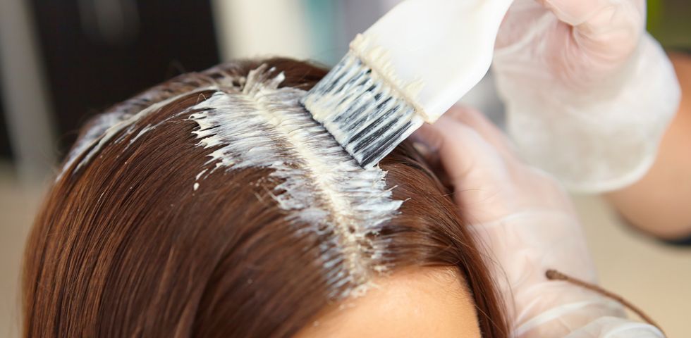 Tinture per capelli causano il tumore? Il presunto legame