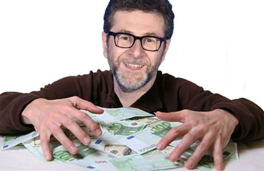 Fabio Fazio guadagnerà duecentomila euro al mese in Rai, l'ira di Fico