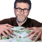 Fabio Fazio guadagnerà duecentomila euro al mese in Rai, l'ira di Fico