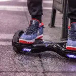 Mobilità elettrica, arriva la normativa per hoverboard, segway e monopattini: i dettagli