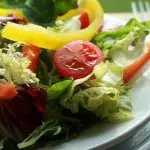 Dieta vegetariana per perdere peso, tra benefici e rischi