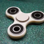 Fidget spinner, gioco antistress e semplice spopola anche in Italia
