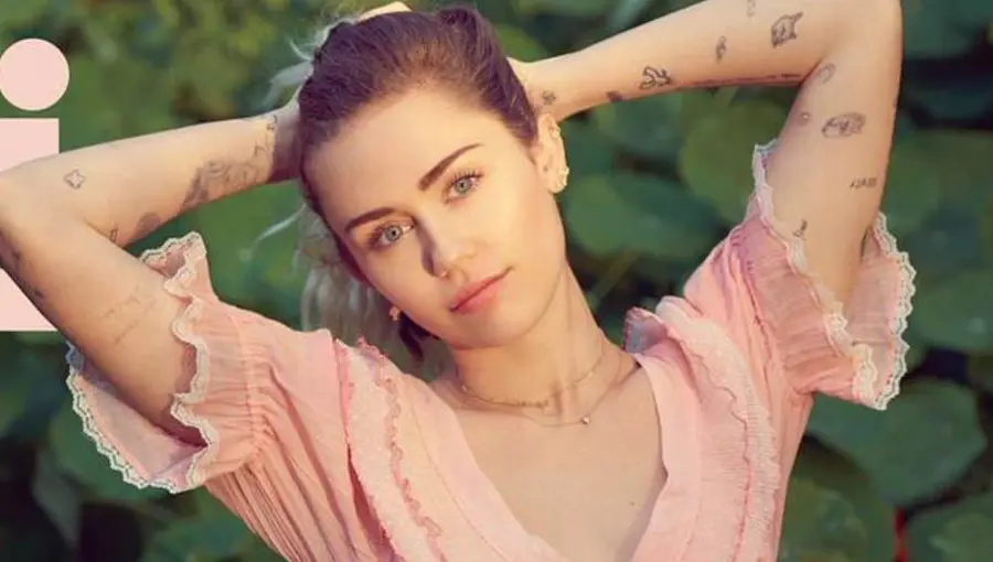 Miley Cyrus dedica 'Malibù' a Liam Hemsworth, singolo 2017 del cambiamento