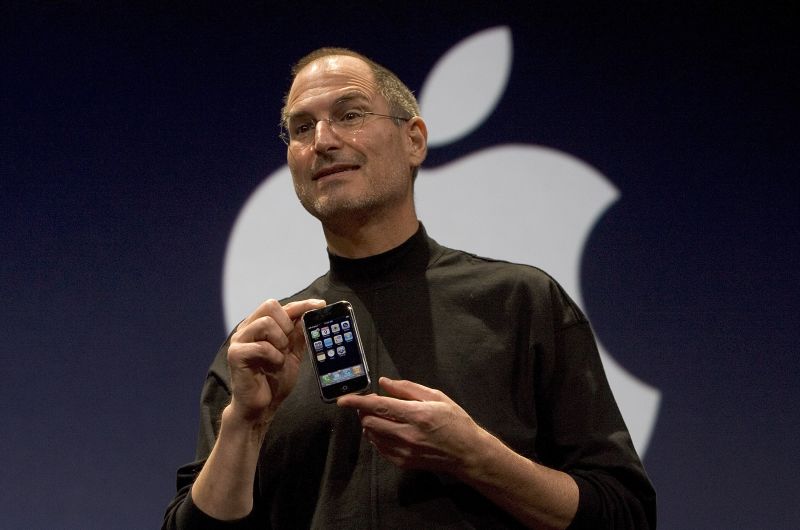 iPhone compie 10 anni: la rilettura del telefonino secondo Apple