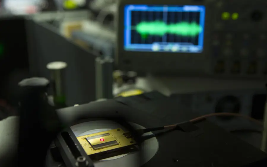 La radio più piccola del mondo scoperta nella Harvard University