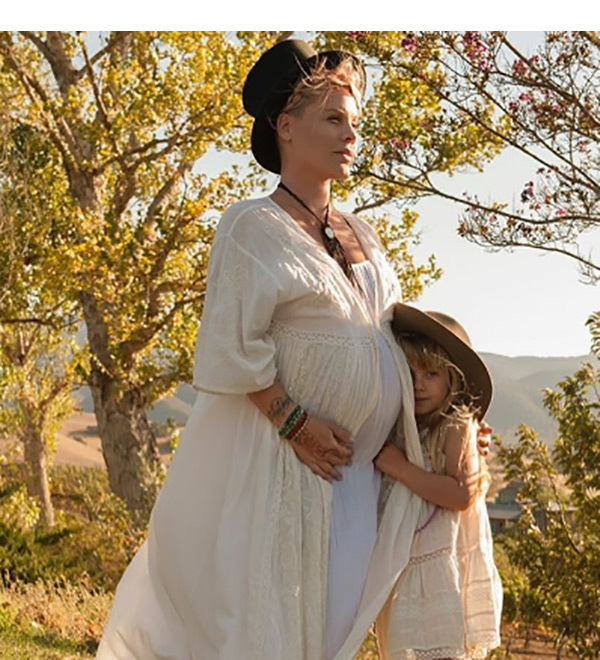 Pink incinta: foto col pancione su Instagram