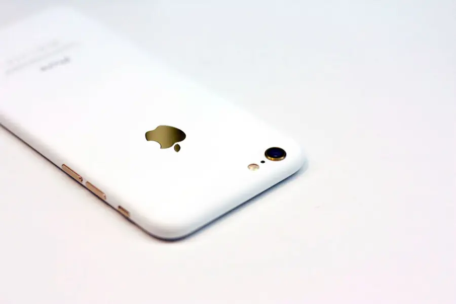Apple: nuovo colore iPhone sarà jet white?
