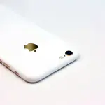 Apple: nuovo colore iPhone sarà jet white?