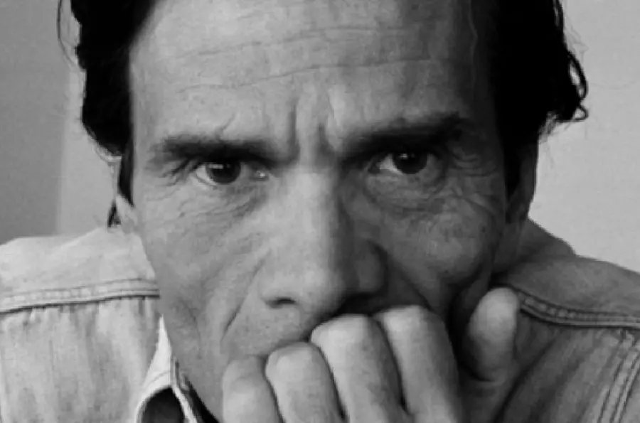 Pier Paolo Pasolini: morte avvolta nel mistero, commemorazione all'idroscalo di Ostia