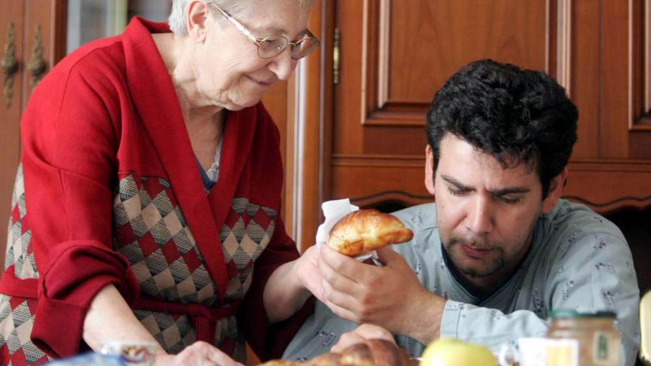 Giovani che vivono con i genitori: boom in Italia