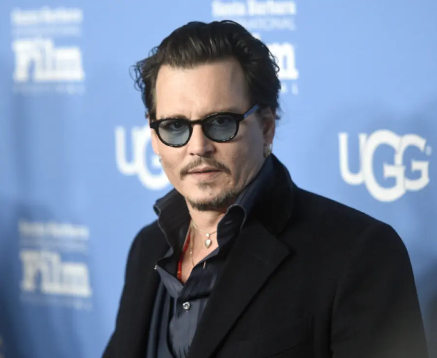 Johnny Depp vende casa per mantenere Amber Heard