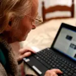 Come combattere l'Alzheimer? Con i social network