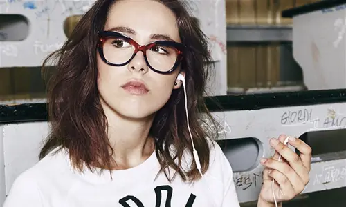 Aurora Ramazzotti posta un nuovo video su Instagram: desperate housewife a Milano