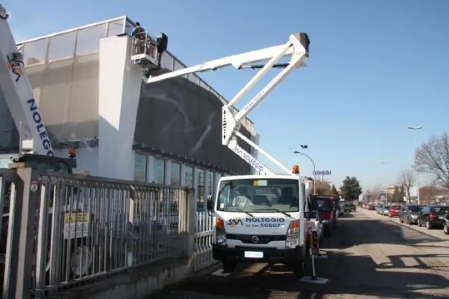 Noleggiare piattaforme aeree? A Roma, Pescara ed Avezzano è possibile