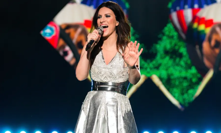 Concerto di Laura Pausini stasera su Canale 5