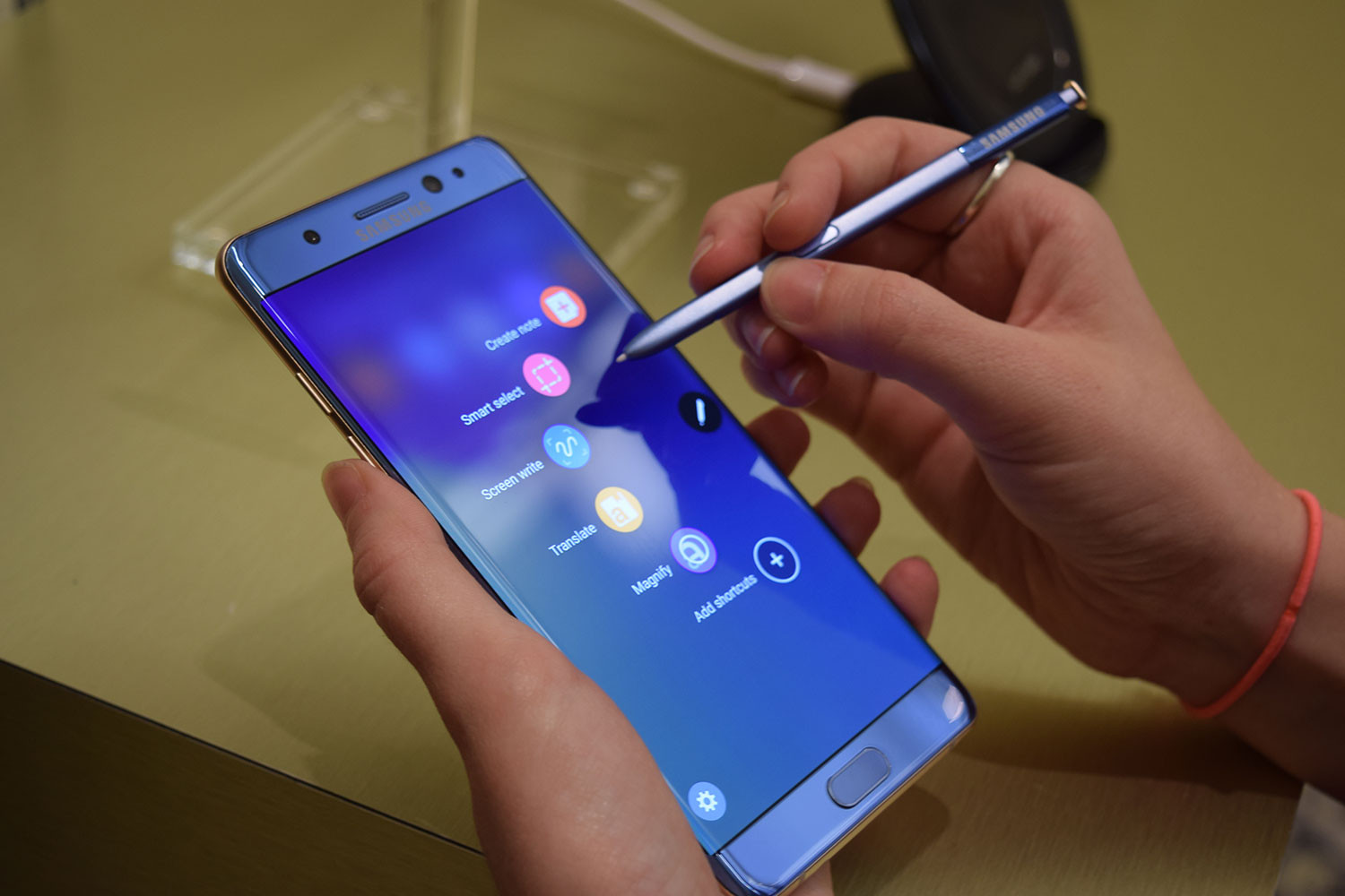Samsung sospende le vendite del Galaxy Note 7: rischio esplosione