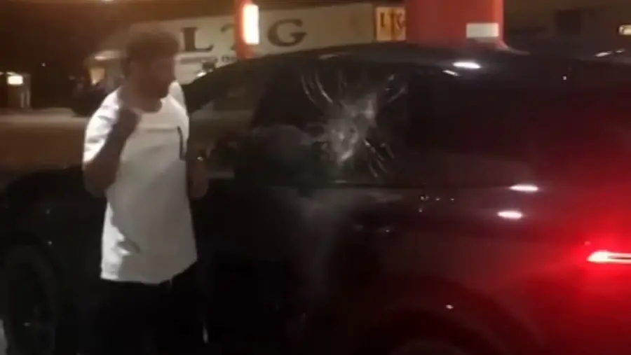 Belen Rodriguez e Andrea Iannone: disavventura alla stazione di servizio, video su Instagram