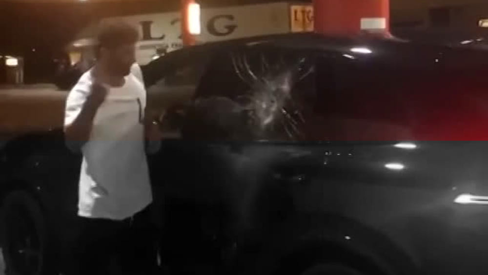 Belen Rodriguez e Andrea Iannone: disavventura alla stazione di servizio, video su Instagram