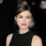 Keira Knightley indossa parrucca: capelli cadono