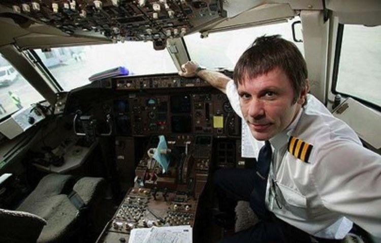 Leader Iron Maiden guida aereo da Olbia a Torino
