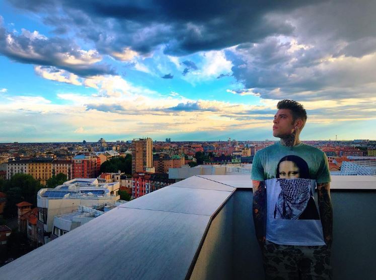 Fedez spende 2 milioni di euro per superattico nella CityLife di Milano